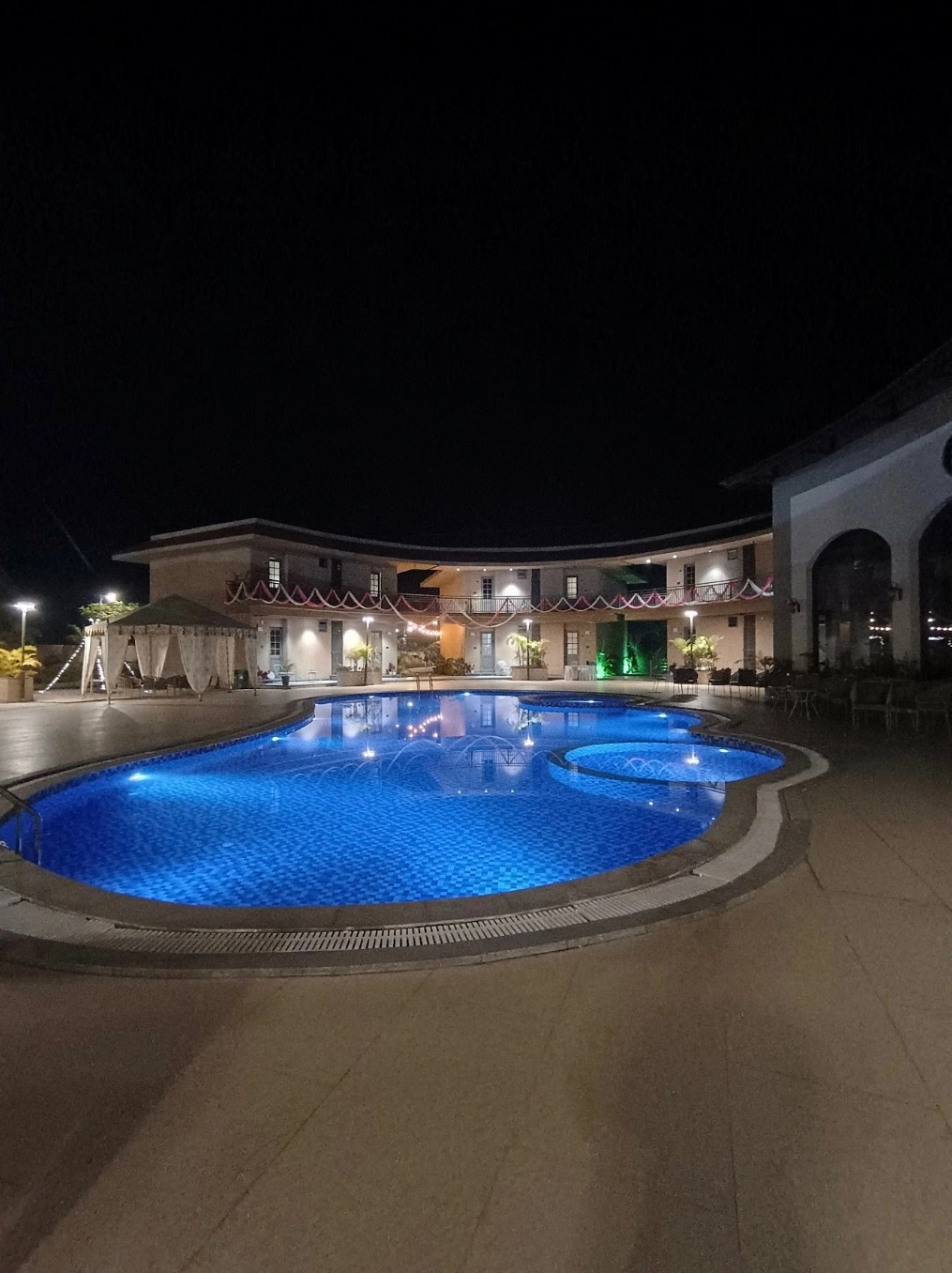 Modern Resort - Image 66 of 108